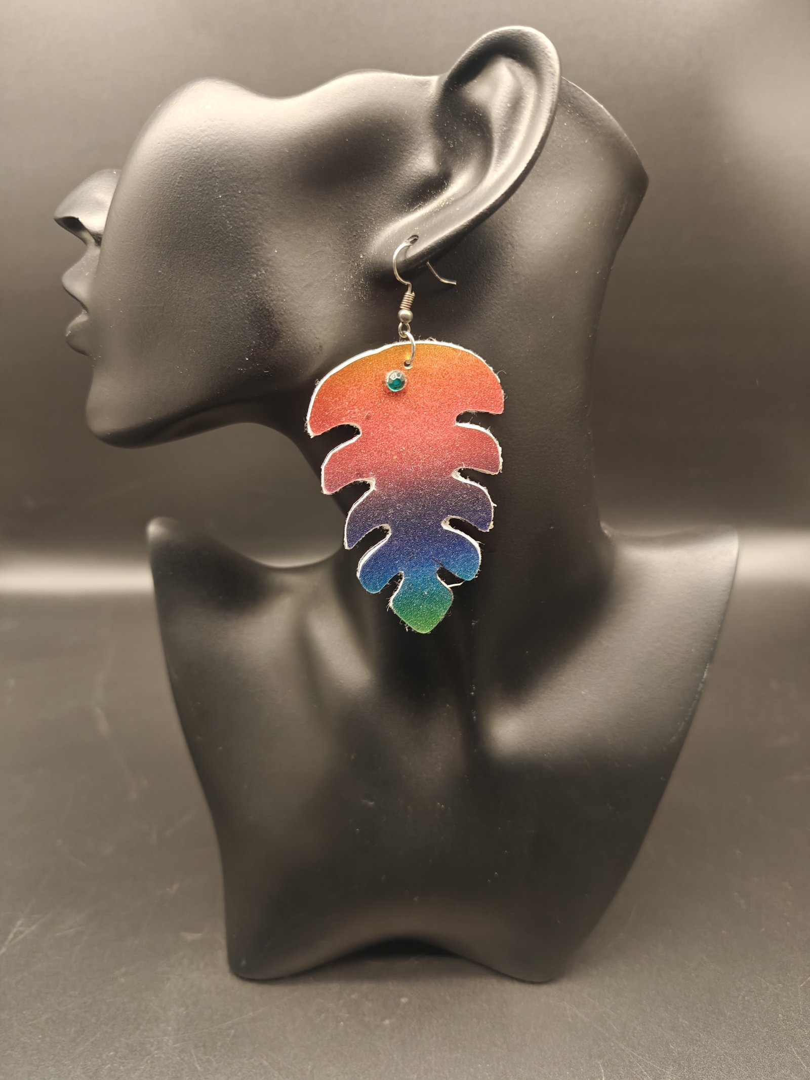 Earing Pride Leaf